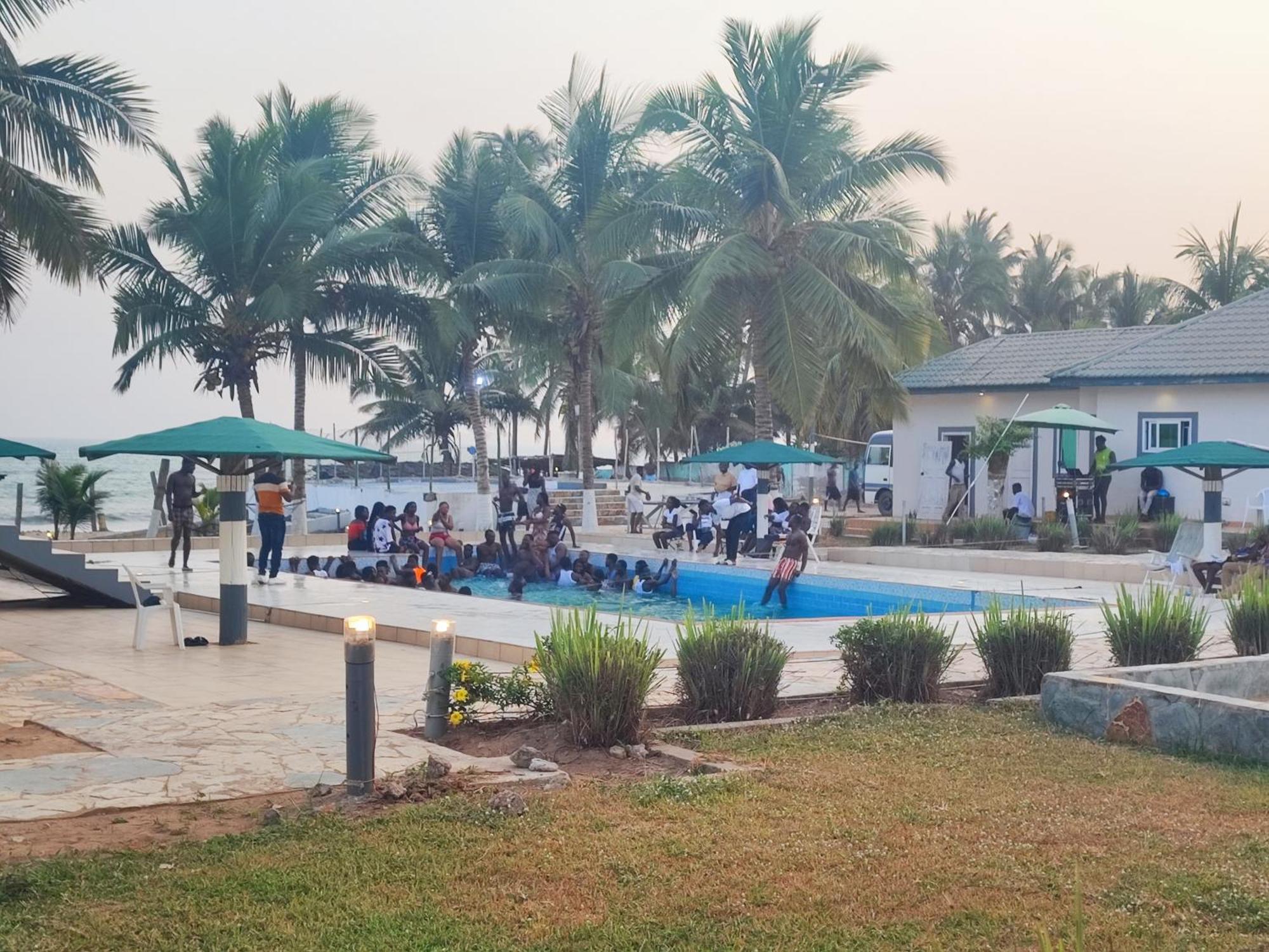 Ellisa Hospitality And Spa Hotel Accra Eksteriør billede