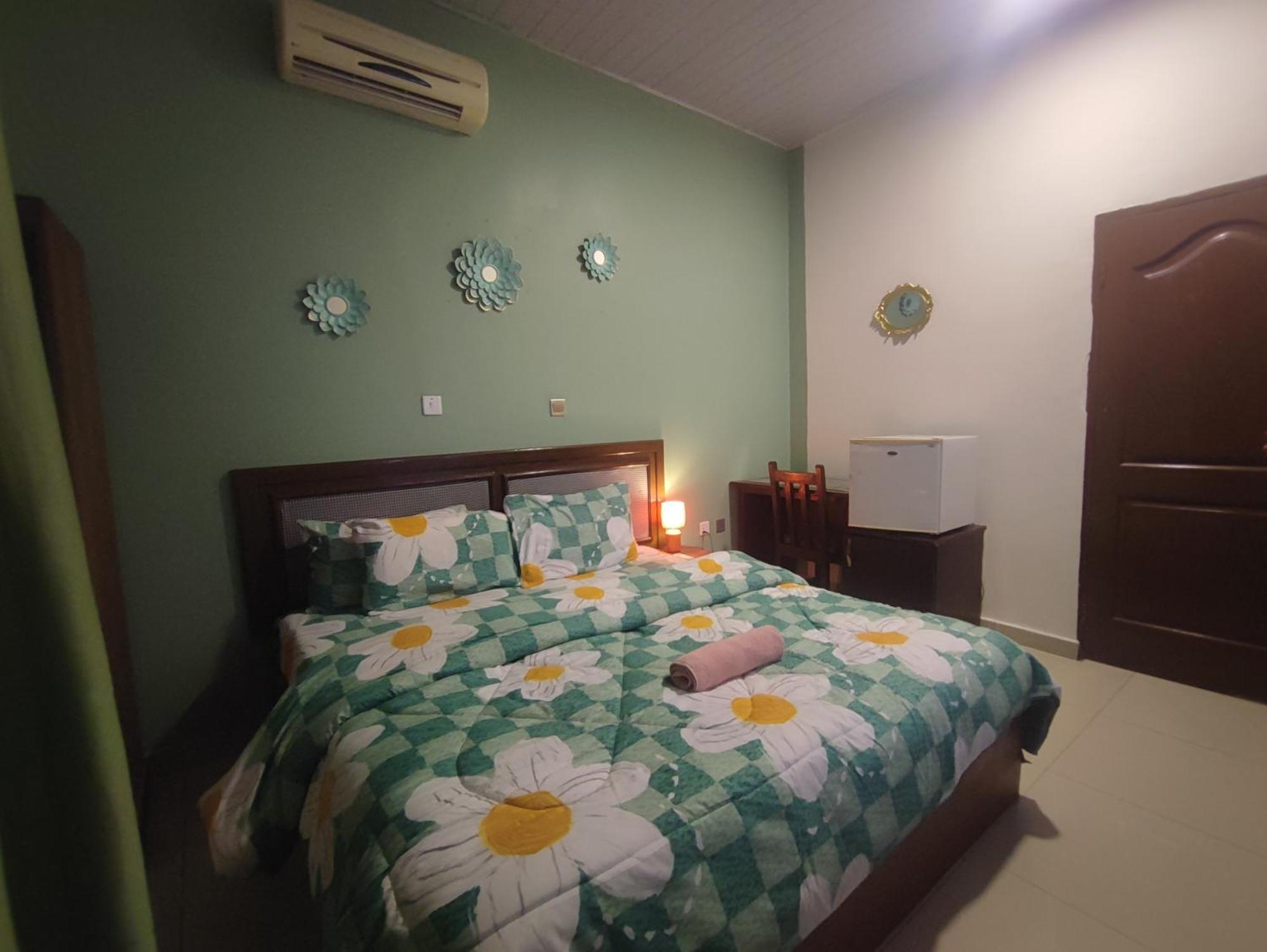 Ellisa Hospitality And Spa Hotel Accra Eksteriør billede