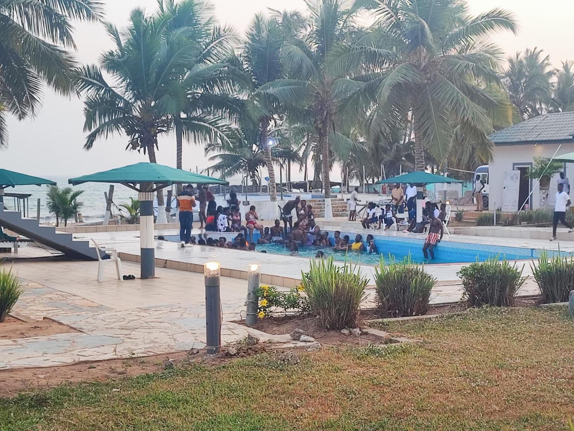 Ellisa Hospitality And Spa Hotel Accra Eksteriør billede