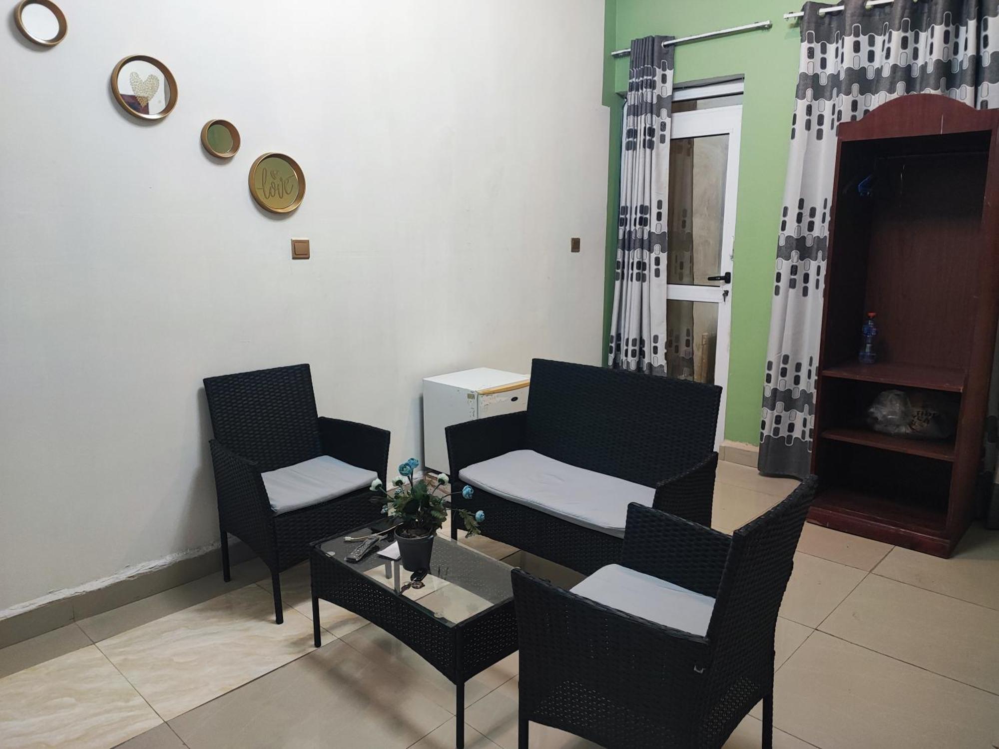 Ellisa Hospitality And Spa Hotel Accra Eksteriør billede